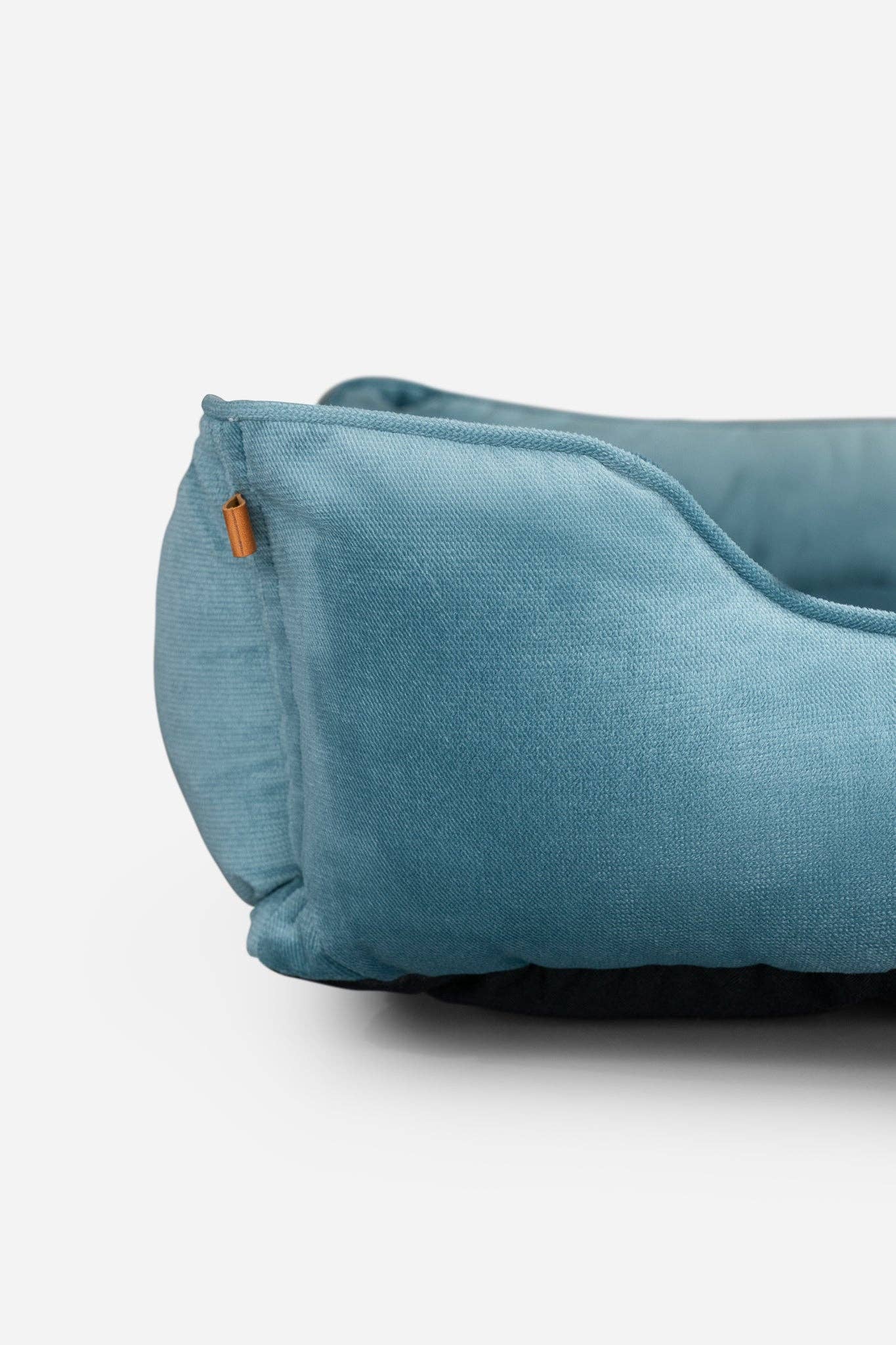 Chester & Lee - Vibrant Velvet Sleeper Dog Bed Tiffany Image