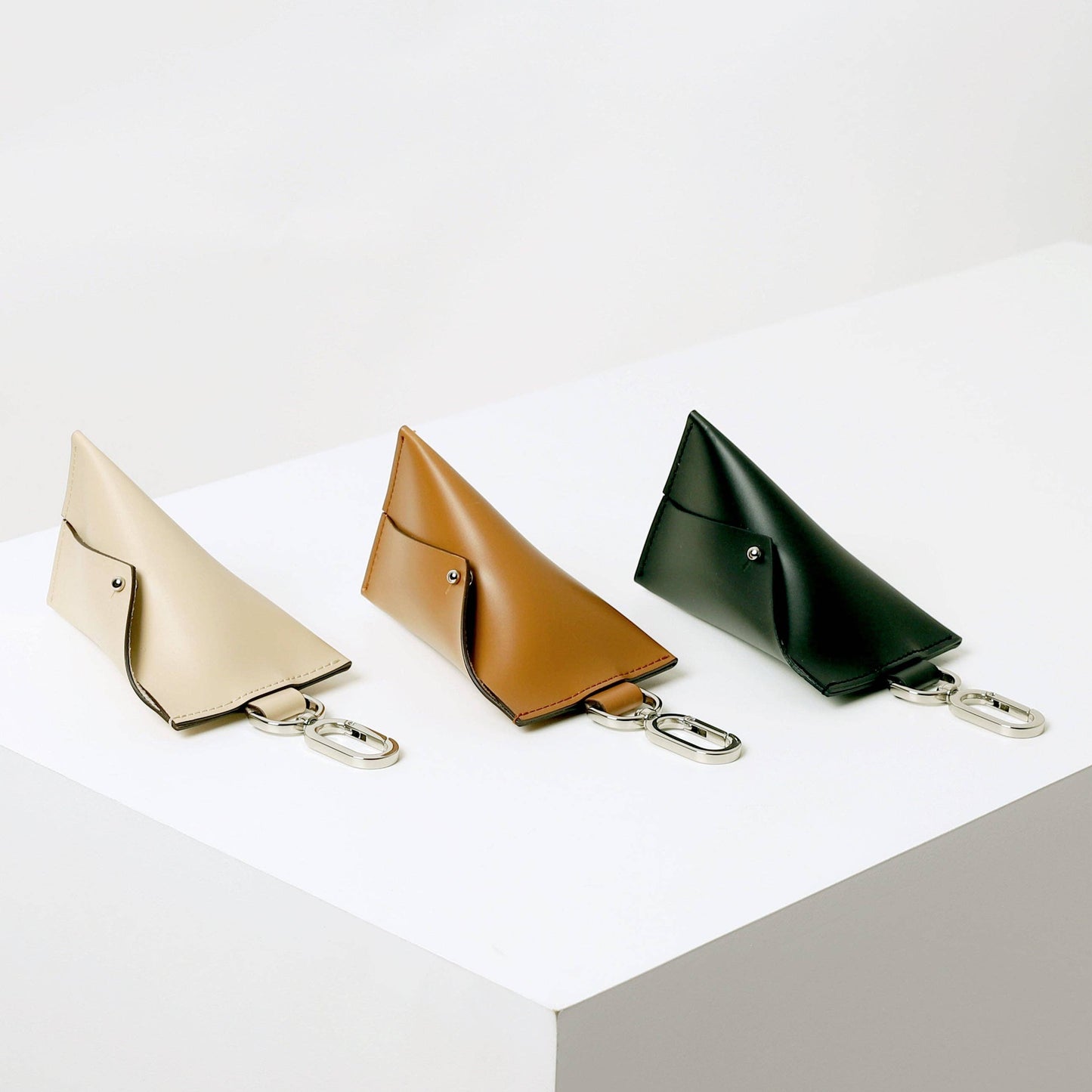 Hozi - Essential Poop Bag Carrier : Camel Image